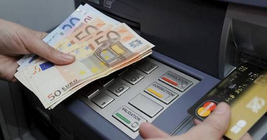 France La Banque Cr Dite Son Compte De Euros Par Erreur Il